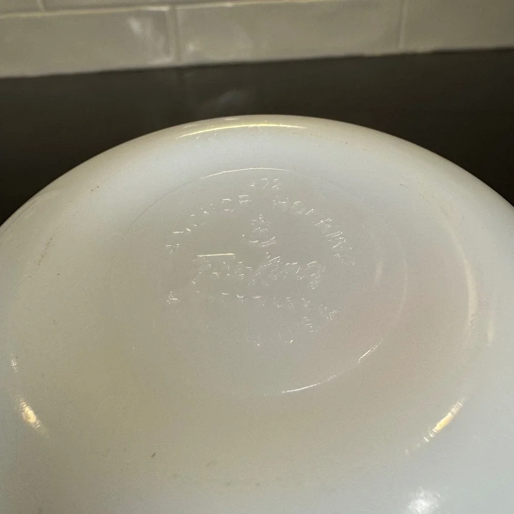 Fire-King Casserole Dish Home 5.5in White Milk Glass 472 Round Lid